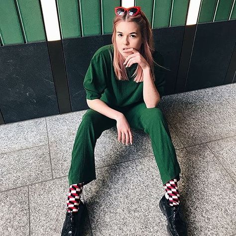 Happy Socks Outfit Women, Funky Socks Outfit, Happy Socks Outfit, Colorful Socks Outfit, Hair Color Flamboyage, Socks Outfit, Argyle Socks, Sock Outfits, Funky Socks