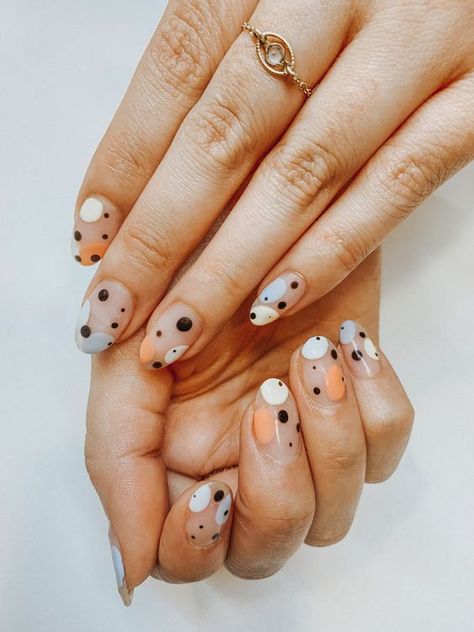 19 Cute Minimalist Nail Ideas - thepinkgoose.com Nail Fall, Oval Nail, Subtle Nail Art, Color Block Nails, Negative Space Nail Art, Polka Dot Nail Art, Minimalist Nail, Nail Beds, Negative Space Nails