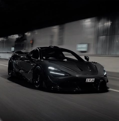 Black Sports Car Aesthetic, Black Ferrari Aesthetic, Mafia Cars, Black Sports Car, Black Lamborghini, Black Ferrari, Matte Black Cars, Black Porsche, Mclaren 720s