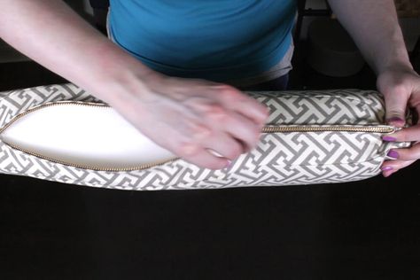 How to Make Box Cushions with a Zipper | OFS Maker's Mill Piping Tutorial, Make Box, Sewing Curtains, Diy Cushion Covers, Sewing Hobby, Custom Cushion Covers, Sewing Cushions, Chair Cushion Covers, Upholstery Diy