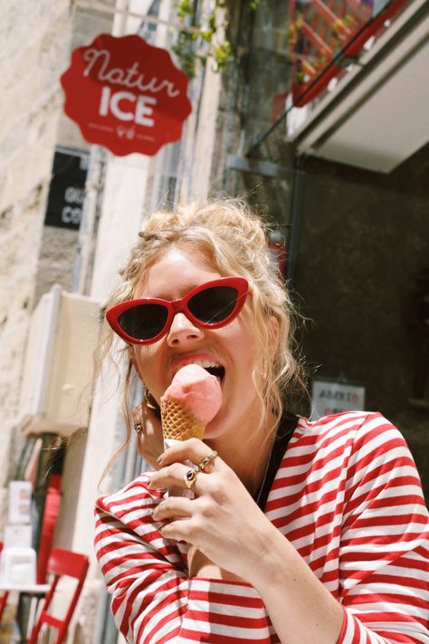 Isabella Thordsen, Ice Cream Photography, Pose Fotografi, Ice Cream Photos, Ice Cream Shop, Branding Photoshoot, 인물 사진, Photoshoot Inspiration, Fashion Shoot