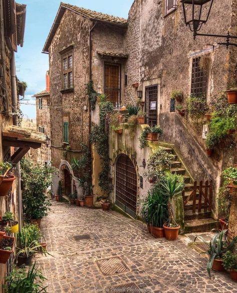 My Beautiful Destination on Twitter: "Capranica, a beautiful medieval town Italy 🇮🇹… " Hidden Photos, Italian Village, Rustic Italian, Blue Hawaii, Medieval Town, Photo Location, Italy Travel, Pisa, Vacation Trips