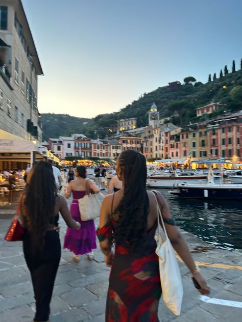 Italy Summer Trip, Italy Portofino Aesthetic, Portofino Photo Ideas, Partying In Europe Aesthetic, European Cruise Aesthetic, Euro Trip Aesthetic, Portofino Italy Aesthetic, Portofino Aesthetic, Estate Aesthetic