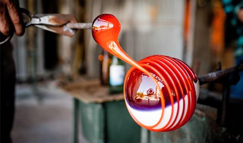 One of a Kind Lehigh Valley Experience Gifts - Lehigh Valley Style - December 2016 Glassblowing Studio, Corning Museum Of Glass, Most Satisfying Video, Making Glass, Art Of Glass, Blown Glass Art, Shattered Glass, Most Satisfying, Oddly Satisfying Videos