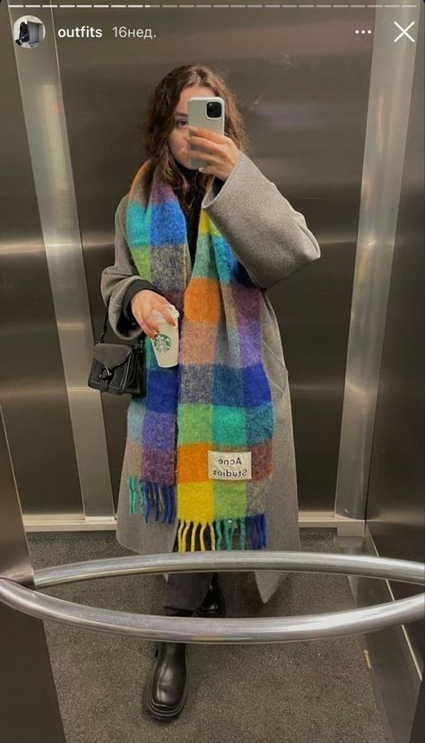 Acne Scarf Street Style, Acne Scarf Outfit, Autumn Staples, Acne Scarf, Acne Studios Scarf, September Fashion, Winter Outfits Aesthetic, Colorful Outfits, Scarf Outfit