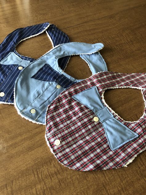 Sewing Patterns Free Baby Boy, Diy Bibs Baby, Hand Sewn Baby Gifts, Hand Made Baby Gifts, Diy Gift For Baby Boy, Sewing For Baby Boy, Sew Baby Gift, Baby Boy Diy Gifts, Baby Boy Sewing Projects