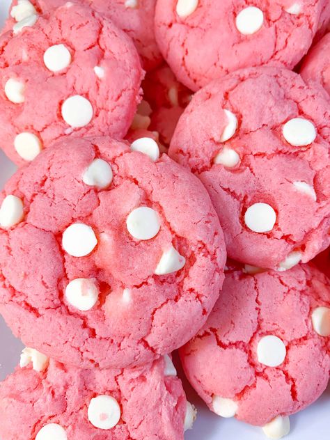 Strawberry Cake Cookies Pink Christmas Cookies, Egg White Cookies, Pink Sugar Cookies, Neapolitan Cookies, Strawberry Cake Cookies, Strawberry Cookie, Vegetarian Cookies, Cookies And Cream Cake, Strawberry Cake Mix