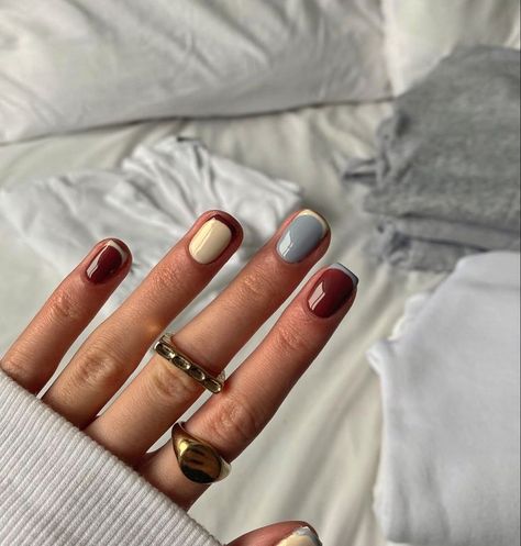 Real Nails Painted, Nails Two Colors, Two Tone Nail Designs, Boho Chic Nails, French Nails Colored, Nail Art Square, Reverse French Nails, Kutek Disney, Hello Nails