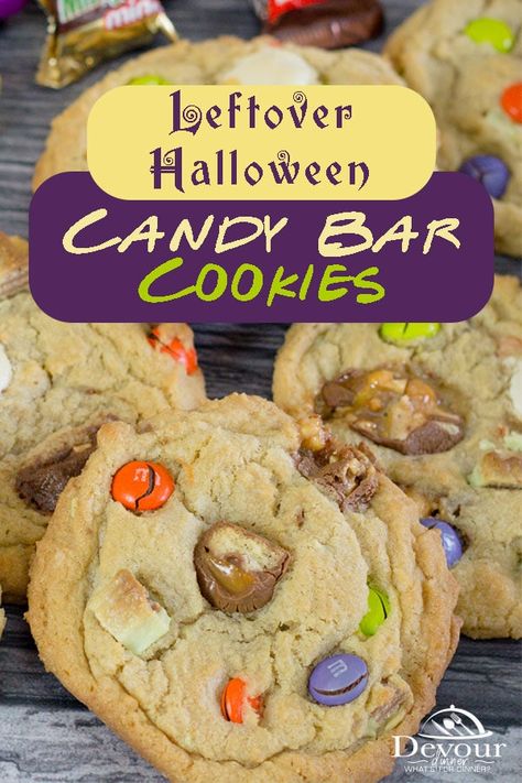 Leftover Halloween Candy Recipes, Easy Halloween Cookies, How To Make Candy, Halloween Candy Bar, Candy Bar Cookies, Leftover Halloween Candy, Chocolate Pieces, Cookie Making, Potluck Desserts