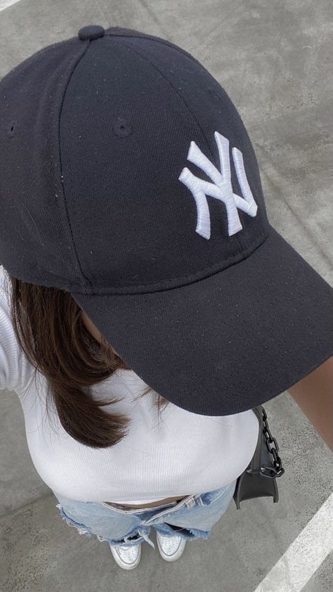 For Profile, Jockey Hat, Ny Cap, Yankee Hat, Ny Hat, Yankees Hat, Cap Outfit, Cap Girl, Self Portrait Poses