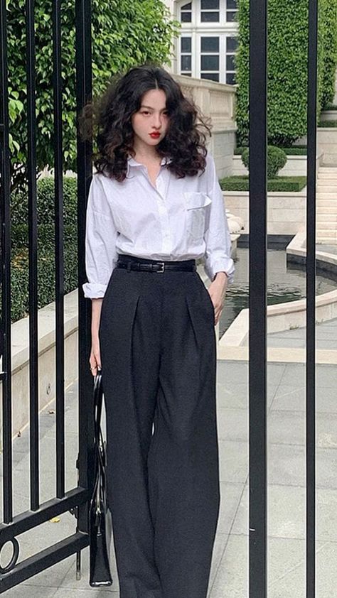 Business Casual Outfits Feminine, Simple Business Casual Outfits For Women, Aesthetic Dresses Formal Vintage, Women Outfits Formal, Coquette Office Outfit, Vintage Office Outfit, Classy Aesthetic Vintage, Buisnesscore Outfit, 대학생 스타일