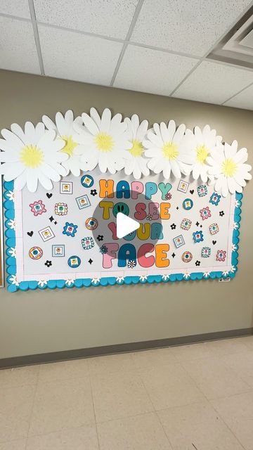 Happy To See Your Face Bulletin Board, Borders For School Board, Daisy Bulletin Board, Bulletin Board Color Schemes, Class Board Border Decoration Ideas, Bulletin Border Ideas, Classroom Color Scheme Ideas, Board Borders Ideas Classroom Decor, Bulletin Board Border Ideas