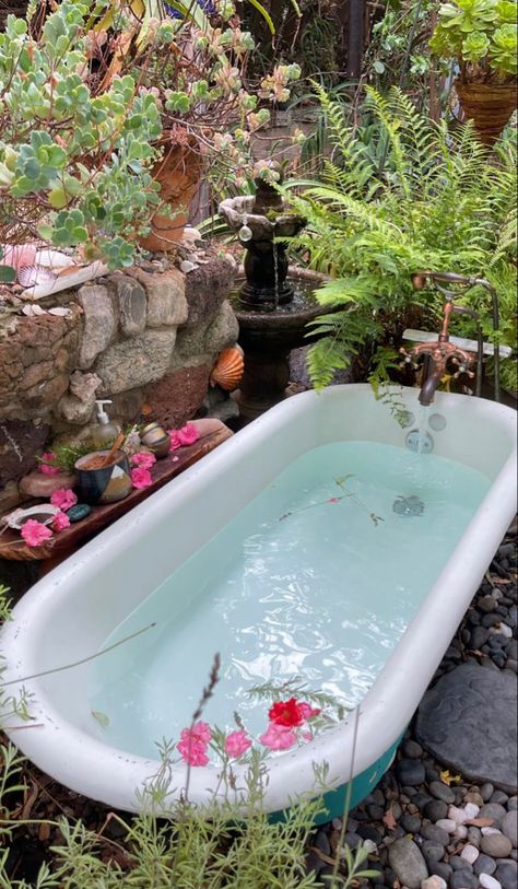 Outside Bath House, Outdoor Bath Tubs, Outdoor Bathtubs Ideas, Clawfoot Tub Pond, Outdoor Soaker Tub, Outside Clawfoot Tub Ideas, Clawfoot Tub In Garden, Outdoor Cast Iron Tub, Outside Tubs Bathtubs