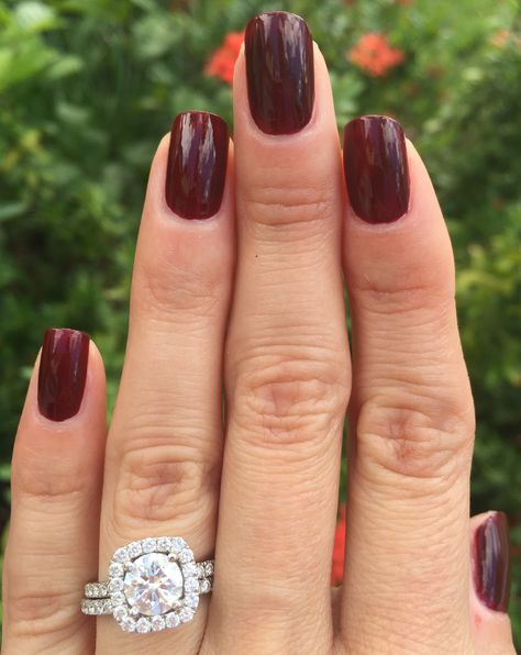 Essie Gel Couture - Model Clicks - dark red nails - perfect manicure for the fall Essie Gel Couture Model Clicks, Essie Model Clicks, Dark Red Nails, Essie Gel Couture, Perfect Manicure, Gel Couture, Essie Gel, Polish Models, Essie Nail Polish