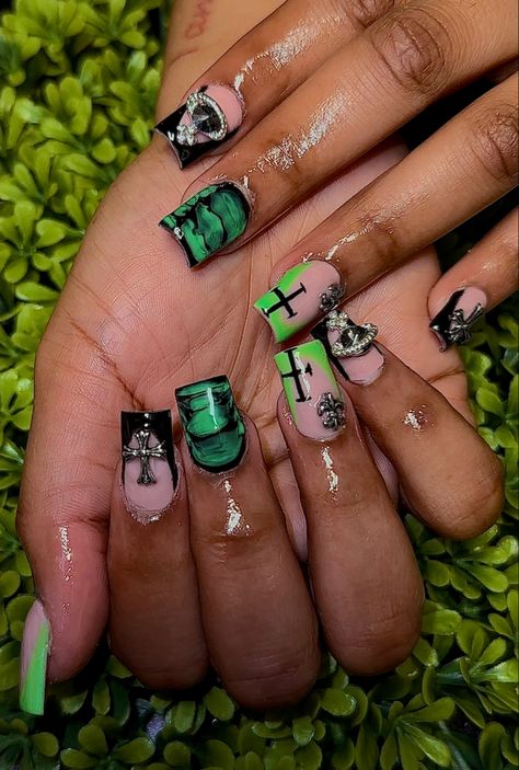 Cute Green And Black Nails, Y2k Nails Green And Black, Green Nails Ideas Black Women, Green Nails Black Tips, Chrome Hearts Nails Green, Cute Short Nail Sets Green, Pink Green Black Nails, Green Nails With Cross, Green White And Black Nails