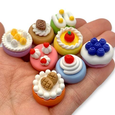 Cute Clay Miniatures, Polymer Clay Crafts Food, Cute Crafts With Clay, Idea With Clay, How To Make Things With Clay, Clay Cute Art, Cute Little Clay Ideas, Diy Clay Food, Clay Kawaii Ideas