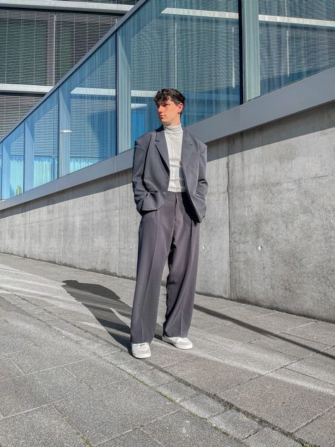 casual outfit, grey suit set, grey blazer, blazer, Koreanfashion, oversize How To Style Suits For Men, Suit Street Style Man, Men Outfits Fancy, Oversized Formal Outfit Men, Mens Oversized Suit, Suit Prom Man, Fashionable Suits Men, Loose Fit Suit Men, Prom Suit Man