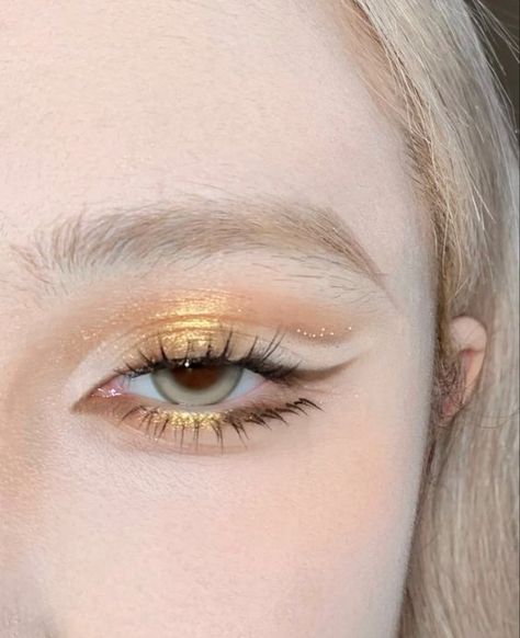 Ethereal Make Up Look, Pale Yellow Makeup, Light Pink And Gold Makeup Looks, Makeup Inspo Eyeshadow, Prom Makeup Graphic Liner, Korean Makeup Western Face, Silver And Gold Makeup Looks, Fun Makeup Ideas Hooded Eyes, Ethereal Prom Makeup