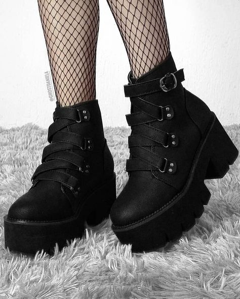 Emo Boots, Grunge Fits, Grunge Boots, New Fashion Clothes, Edgy Elegance, Goth Boots, Goth Shoes, Boots Outfit Ankle, Cute Shoes Heels