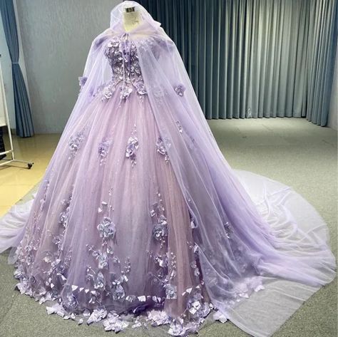 Quincenera Dresses With Cape, Purple Butterfly Ball Gown, Royal Purple Quinceanera Theme, Light Purple Quince Dress With Butterflies, Purple Quinceanera Dresses With Cape, Sweet 16 Dresses Purple, Light Purple Ball Gown, Light Purple Quinceanera Dresses, Ball Gown With Cape