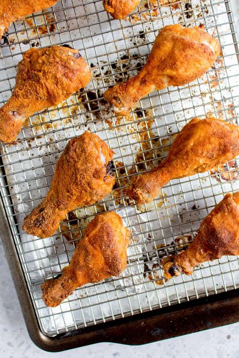 These Crispy Chicken Drumsticks are so simple and quick to make. Baked to a golden perfection, these baked drumsticks are so juicy and moist on top of being flavourful. Chicken Drumstick Recipes Oven, Oven Fried Chicken Legs, Crispy Chicken Drumsticks, Chicken Legs In Oven, Crispy Baked Chicken Legs, Fried Chicken Legs, Chicken Breast Crockpot Recipes, Crockpot Chicken Breast, Baked Chicken Drumsticks