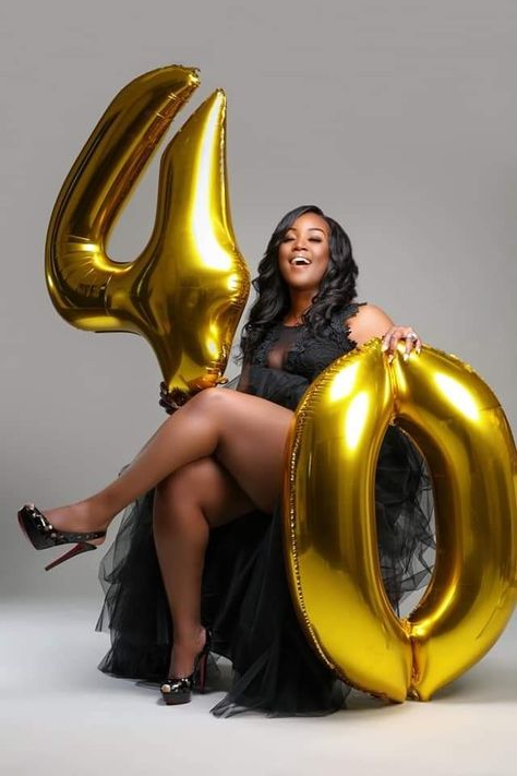 70th Photoshoot Ideas, 40 Birthday Pics For Women, 40th Bday Photo Shoot Ideas Black Women, Grown Up Photoshoot Birthday, 40th Birthday Women Photoshoot, 30 Balloon Photoshoot, 50th Birthday Photo Shoot Ideas For Black Women, 60th Birthday Picture Ideas, 50th Birthday Ideas For Women Balloons