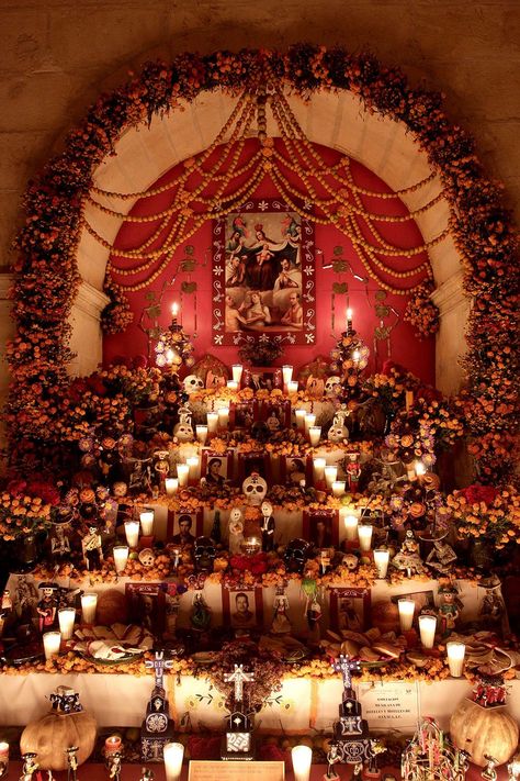 Dia De Muertos Altar Ideas, Dia De Los Muertos Decorations Ideas, Mexico Day Of The Dead, Bar Aesthetic, Altar Ideas, Day Of The Dead Party, Moon Kingdom, Mexican Culture Art, Hispanic Culture