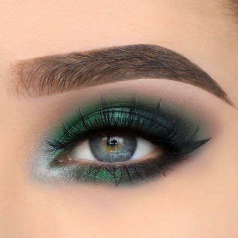 Green Eyeshadow Looks, Oscars Makeup, Dark Green Eyes, Green Eyeshadow Look, Artsy Makeup, Everyday Eye Makeup, Green Smokey Eye, Cute Eyeshadow Looks, Hooded Eye Makeup