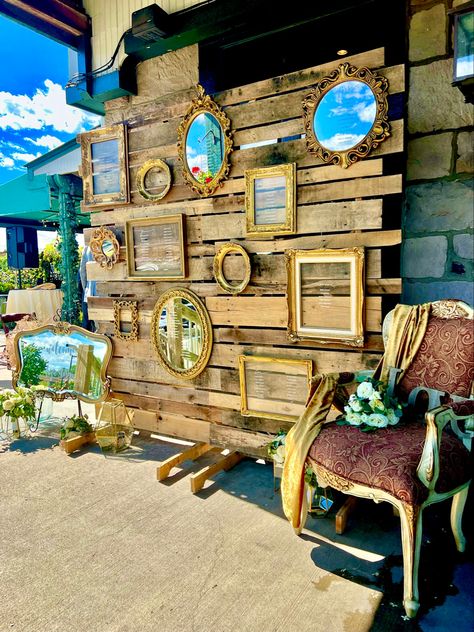 Pallet Wall Wedding Backdrop, Barn Wedding Seating Chart, Wedding Pallet Backdrop, Pallet Wall Wedding, Deer Sanctuary, Gold Mirror Seating Chart, Mirror Collage Wall, Wood Backdrop Wedding, Wedding Picture Backdrop