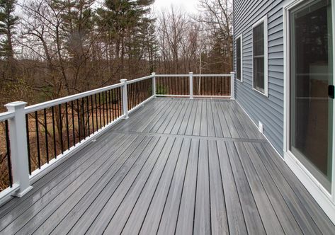 7 Best Deck Colors for Grey House That You Must Choose – JimenezPhoto Deck Color Combinations, Grey Deck Stain, Grey Deck Paint, Grey Siding House, Fiberon Decking, Grey Vinyl Siding, Deck Paint Colors, Dark Grey Houses, Grey Deck