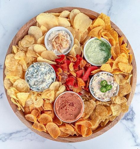 Dimitria // Grate Boards on Instagram: "When I dip, you dip, we dip! Take your pick of chips and dip, which one are you scooping up first?! Perfect easy board for a rainy cold tailgate! Homemade caramelized onion Homemade spinach artichoke Homemade green goddess Homemade jalapeño popper Good old classic @fritolay bean dip • • • • • #grateboards #cheese #cheeseboard #cheeseplate #cheeselover #cheeseplatter #cheeseandwine #cheeseboardsofinstagram #foodporn #foodphotography #foodstyling #foodan Chips Charcuterie Board, Best Chip Dip, Vegan Chips, Wedding Snacks, Chips And Dip, Charcuterie Inspiration, Charcuterie And Cheese Board, Tailgate Food, Charcuterie Recipes