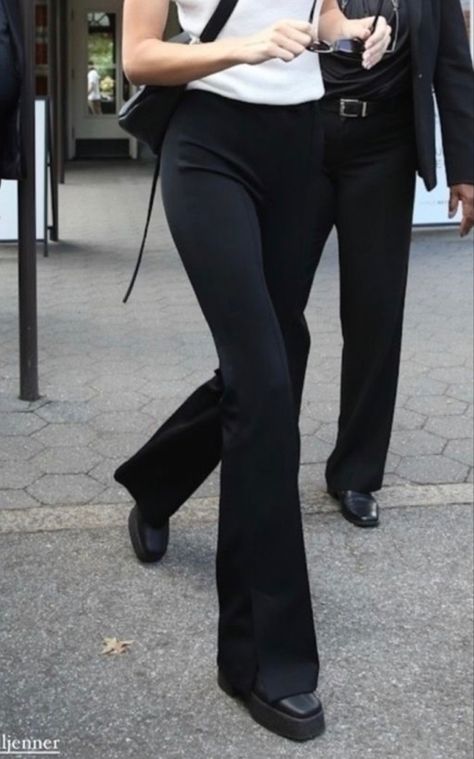 Black Dress Pants Aesthetic, Waitress Outfit Black, 6th Form Outfits, Glamouröse Outfits, Stylish Work Attire, Office Siren, Professional Outfits, Business Casual Outfits, Work Attire