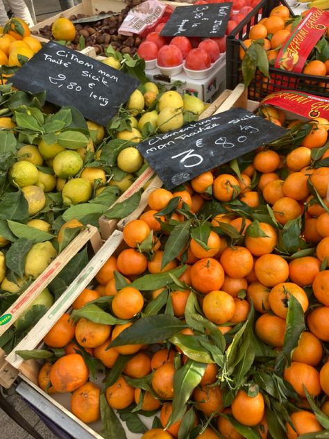 Moustiers Sainte Marie, Italian Market, Fruit Market, France Aesthetic, French Summer, Autumn Orange, Italy Summer, Summer Wines, Paris Aesthetic