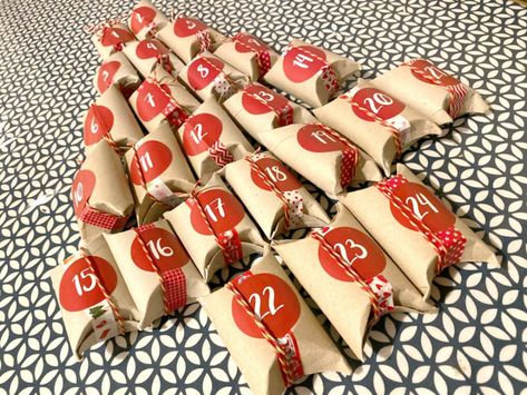 Simple Advent Calendar, Advent Calendar Ideas Diy, Advent Calendar Diy, Make An Advent Calendar, Advent Calendar Ideas, Advent Calendar Fillers, Zero Waste Christmas, Advent Calendar Boxes, Advent Calendar Gifts