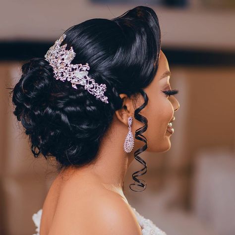 Black Wedding Updo Hairstyles, Modern Wedding Hairstyles, African Wedding Hairstyles, Black Brides Hairstyles, Wedding Hairstyles For Black Women, Black Bridal Makeup, Hair Design For Wedding, Bride Hairstyles Updo, Natural Hair Wedding