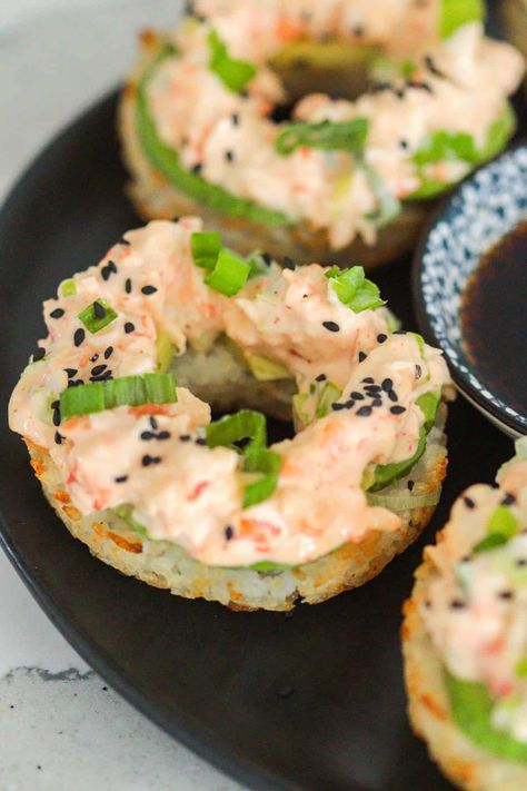 Sushi Donuts - Aleka's Get-Together Japanese Small Bites, Sushi Donut Recipe, Sushi Donut, Easy Cold Finger Foods, Fried Sushi, Sushi Cake, Summertime Snacks, Easy Sushi, Shrimp Appetizers