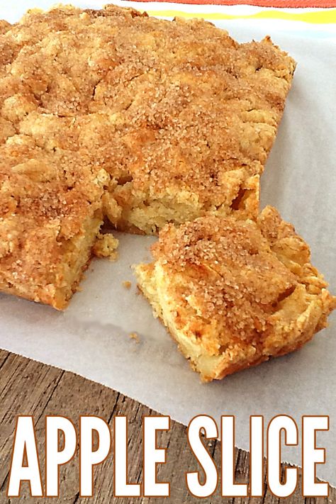 Apple Shortbread, Apple Slice Recipe, Cooker Cake, Apple Ideas, Apple Slice, Vegetarian Christmas, Slice Recipe, Tray Bake Recipes, Tray Bake