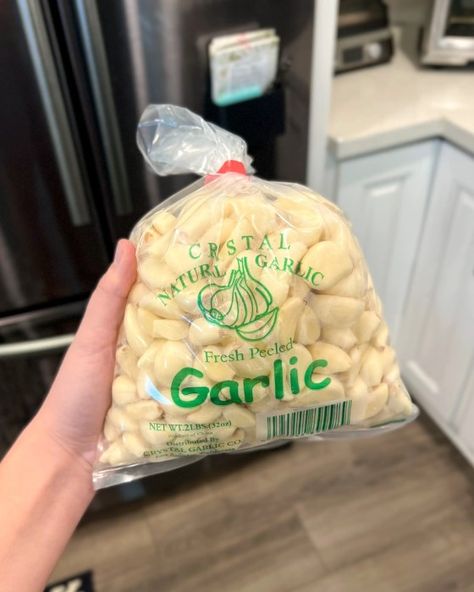 How to Freeze Garlic - Crafty Cookbook Can You Freeze Garlic Cloves, How To Freeze Garlic Cloves, How To Freeze Garlic, Garlic Preserving, Freeze Garlic Cloves, Can You Freeze Garlic, Freezing Garlic, How To Store Garlic, Coconut Lime Chicken