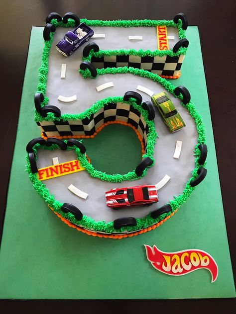 Compleanno A Tema Hot Wheels, Hot Wheels Themed Birthday Party, Bolo Hot Wheels, Hot Wheels Cake, Wheel Cake, Hotwheels Birthday Party, Festa Hot Wheels, 5th Birthday Cake, Hot Wheels Party