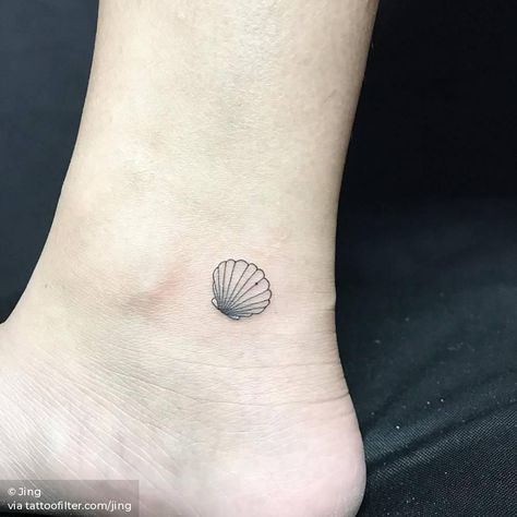 Small Seashell Tattoo, Small Side Tattoos, Seashell Tattoo, Pearl Tattoo, Shell Tattoo, Seashell Tattoos, Shell Tattoos, Muster Tattoos, Tattoos Geometric