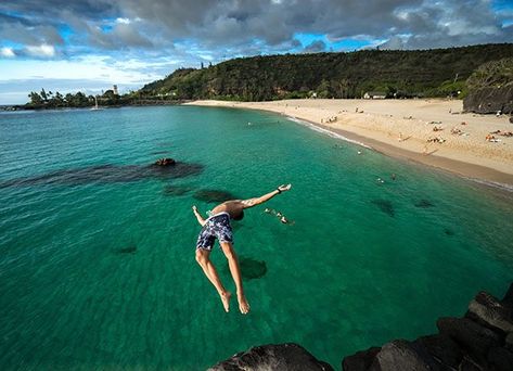 If you're a beach bunny, you'll LOVE these beaches on Oahu Electric Beach Oahu, Rock Jumping, Makua Beach, Waimea Falls, Hawaii Snorkeling, Surf Competition, Hawaiian Sea Turtle, Oahu Vacation, Waimea Bay