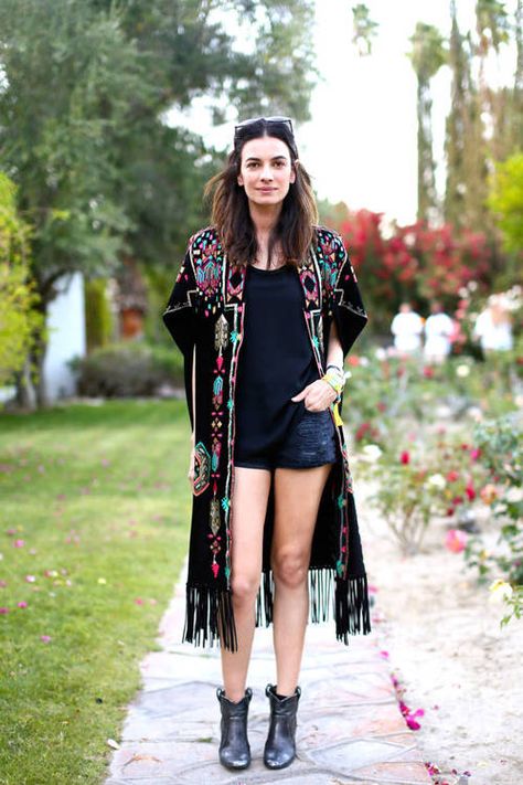 Photo Music Festival Fashion, Simple Coachella Outfit, Leila Yavari, Moda Coachella, Kimono Outfit, Coachella Fashion, Womens Fashion Casual Summer, Moda Boho, Festival Looks