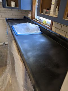 $200 DIY Epoxy Countertops Black Glitter Countertop, Leggari Epoxy Countertops, Black Marble Epoxy Countertop, Black Epoxy Countertops, Black Epoxy Countertop, Diy Epoxy Countertop, Epoxy Counters, Spray Paint Countertops, Grey Counter Tops