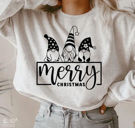 Gnome Christmas Shirt Ideas, Gnome Signs Christmas, Christmas Sweatshirt Ideas Vinyl, Christmas Pjs Ideas, Funny Christmas Shirt Ideas Vinyl, Cricut Christmas Shirts, Christmas Sweatshirt Ideas, Cricut Clothes, Cricut Christmas Ideas