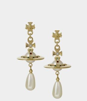 Vivienne Westwood Earrings, Vivienne Westwood Jewellery, Pearl Drop Earrings Gold, Drop Earrings Gold, Jewelry Inspo, Pretty Jewellery, Pearl Drop Earrings, Looks Vintage, Gold Pearl