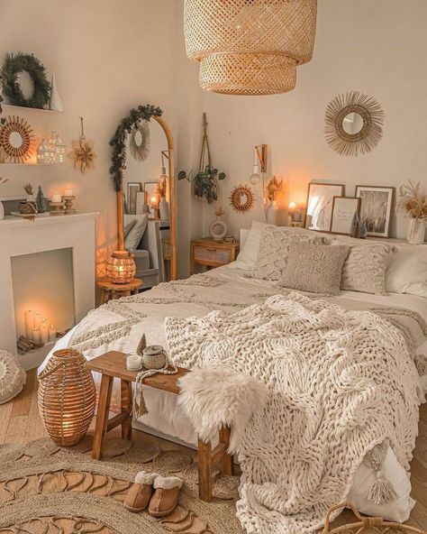 Simple Cozy Bedroom Ideas, Tan Room Ideas, Bohemian Teen Bedroom, Bedroom Ideas Cute, Cosy Girly Bedroom, Cozy Bedroom For Couples Romantic, Paislee Nelson Room, Luxury Boho Bedroom, Earth Tone Bedroom Ideas