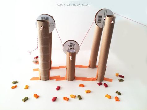 Snack Cracker Delivery Pulley #STEM Project. Looks like fun! Pulleys And Gears, Brain Craft, Steam Ideas, Middle School Science Experiments, Left Brain, Steam Science, Engineering Activities, Goldfish Crackers, Interactive Science