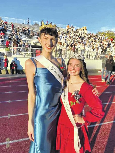 Homecoming King And Queen, Indie Hipster Fashion, Senior Elite, Homecoming King, Cook Ideas, Royalty Crown, High School Homecoming, Homecoming Court, Preppy Grunge