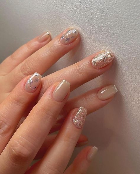 Warm & natural nail sets 💅 Swipe for more 👉👉💅❤️ ✨✨ share with friends & rate these nail looks 1-10? 😍 by: @ryun_jjang Korean Glitter Nails, Nails Ideas Square, Nail Colors Simple, Square Nails Ideas, Almond Nails Ideas, Sprinkle Nails, Fall Nails Designs, Old Money Nails, Money Nails