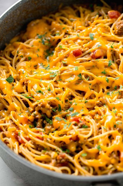 Speggetti Recipes, One Pot Taco Spaghetti, Taco Spaghetti Recipe, One Pot Spaghetti, Taco Spaghetti, Weekly Dinner Menu, Italian Pasta Recipes, Table For Two, Spaghetti Recipe